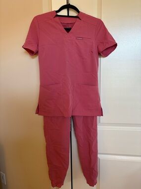 JAANUU salmon/pink/coral scrubs